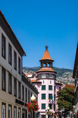 Blick auf Gebäude in Funchal auf der Insel Madeira, Portugal