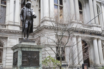 Fototapeta premium Benjamin Franklin Statue at Old City Hall - Boston, Massachusetts, USA