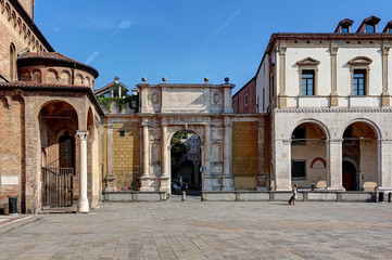 Fototapeta na wymiar Padova, Italy, historical center, Vallaresso arc