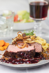 Zwiebelrostbraten, ein deutscher Steak mit Zwiebeln