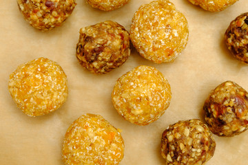 No-bake energy balls made of oats, walnuts, dates and raisins or walnuts, dried apricots and coconut flakes