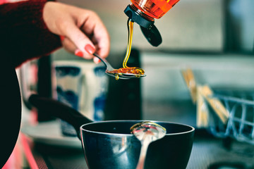 Making honeycomb at home - its messy