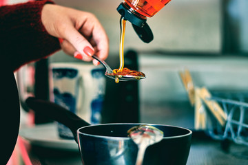 Making honeycomb at home - its messy