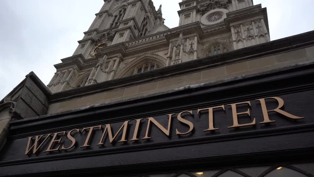  Westminster Abbey Bewegung vom Schriftzug zur Kirche 4K