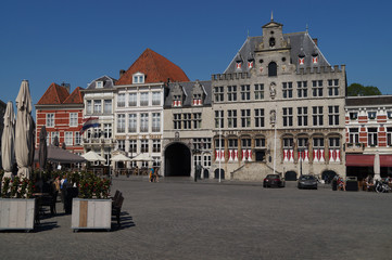 Fototapeta na wymiar bergen op zoom city centre town hall and market