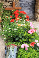 Frère Roger, (Roger Schutz). (12 mai 1915 - 16 aožt 2005). Cimetière. Communauté oecuménique de Taizé. / Brother Roger. (May 12, 1915 - August 16, 2005). Graveyard. Ecumenical Community of Taizé.