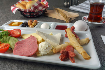 breakfast with bacon and eggs