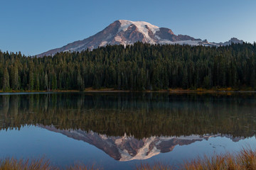 Fototapeta na wymiar Calm Waters in Reflection Lake Mirror Mount Rainier