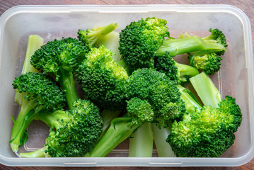 タッパに入れたブロッコリー イメージ