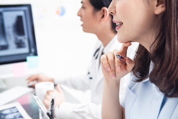 Fototapeta premium 若手看護師の横顔