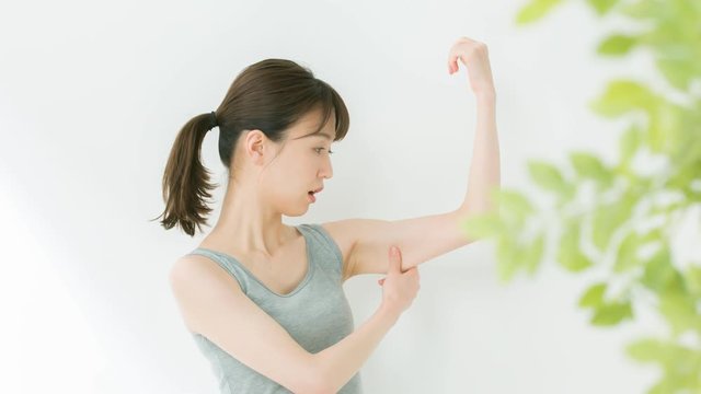 腕・若い女性