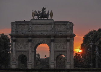 Fototapeta na wymiar triumphal arch in Paris