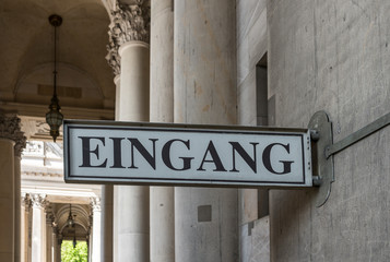 Fototapeta premium Eingang, Schild, Museum
