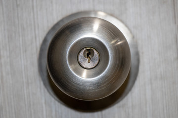 Door lock with a keyhole