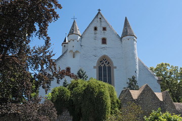Fototapeta premium castle church with medieval city wall in ober ingelheim city rheinhessen rhineland palatinate germany