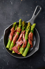 Asparagus with grilled ham