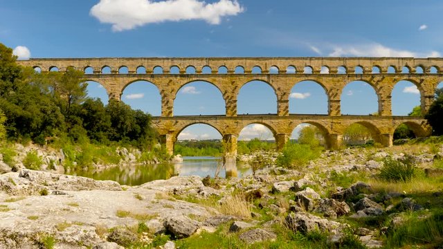 pont du Gard, site touristique en Languedoc Roussillon