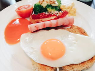 Fried egg, ham, toast, breakfast set, placed on a plate and served