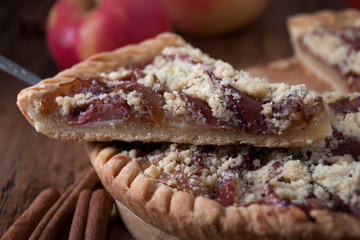 Shortbread Pie with Apple Filling