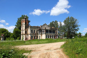 Fototapeta na wymiar Ruins old manor house, Russia