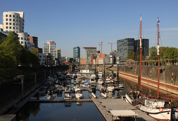 Blick in den Düsseldorfer MedienHafen