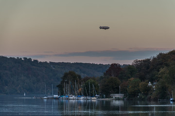Zeppelin über dem Baldeneysee Essen © rameoart