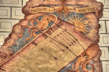 Schloss, Ambras, Schloss Ambras, Amras, Innsbruck, Landeshauptstadt, Tirol, Österreich, Burg, Maximilian, Wappen, Sonnenuhr, Schornstein, Rauchfang, Fenster, Fensterladen, Fresko, Malerei, Fassade, To