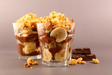 banana and chocolate crumble