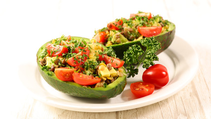 avocado salad with tomato