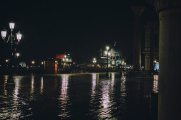 Fototapeta na wymiar Night in Venice