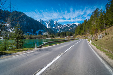 Straße in den Alpen von Österreich
