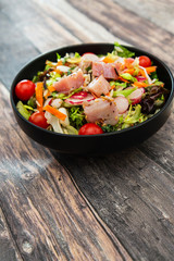 salad crude in melance of beans, kitchen of smoked tuna and sauce wasabi and cincemere