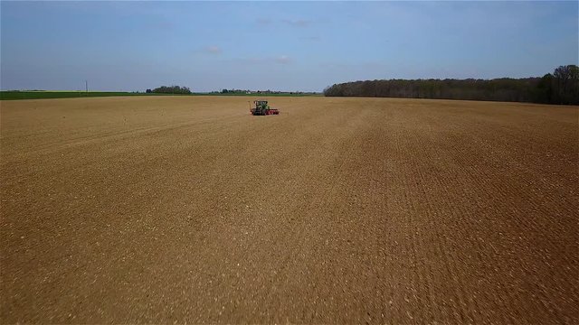 culture des c&eacute;r&eacute;ales, semi de printemps en plein champ
