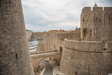 Die eindrucksvolle Stadtmauer von Dubrovnik