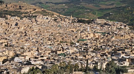 Obraz premium A bird's eye view of the city of Fez in Morocco. Fez is a city in northern inland Morocco and the capital of the Fas-Meknas administrative region