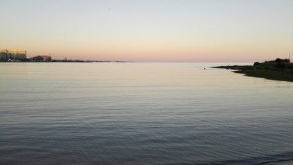 anochecer en la playa