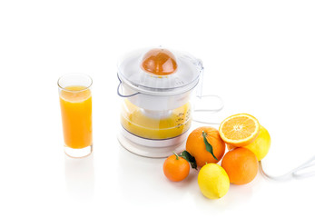 Electric citrus juicer
