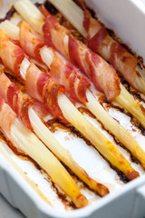 white asparagus baked with  bacon