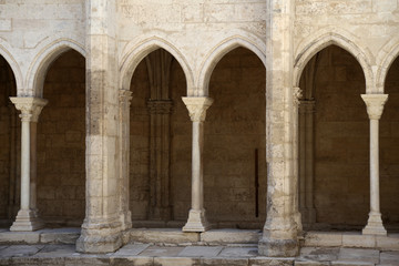 Fototapeta na wymiar detail aufnahmen im Romanesque Cloisters Church des Heiligen Trophime Cathedral in Arles. Provence, Frankreich