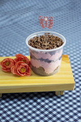 Bolo de pote - chocolate and strawberry cake brazilian way