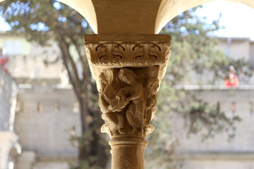 detail aufnahmen im Romanesque Cloisters Church des Heiligen Trophime Cathedral in Arles. Provence,...