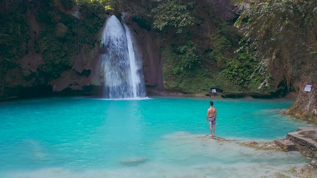 Tour at the Kawasan falls in cebu