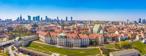 Warsaw, Poland Historic cityscape skyline roof with colorful architecture buildings in old town market square and church tower with blue sky - obrazy, fototapety, plakaty