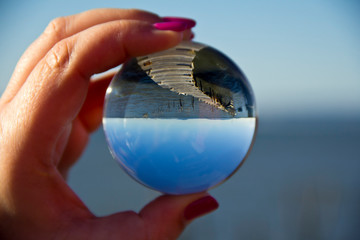 Reflection globe in a peer
