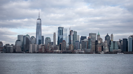 Fototapeta na wymiar Manhattan Skyline on a Cloudy Day