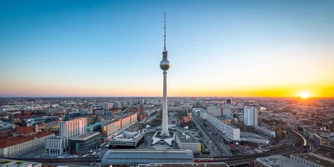Foto auf Acrylglas Antireflex Skyline von Berlin mit Fernsehturm bei Sonnenuntergang © eyetronic