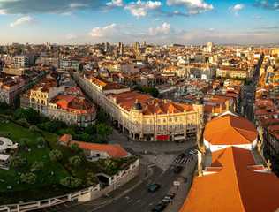 Fototapeta premium Blick über die Stadt Porto/ Portugal. Häusermeer und Stadtansicht.