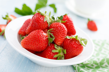 Fresh strawberry in bowl on table