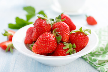 Fresh strawberry in bowl on table