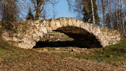 Fototapeta na wymiar Stone bridge in Pavlovsk park